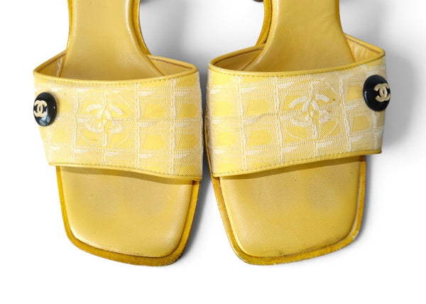 Chanel Coco Mark Travel Line SS 04 Heels