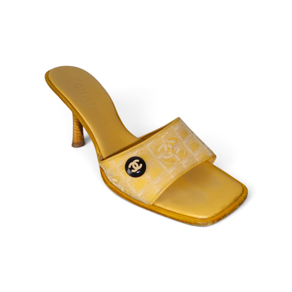 Chanel Coco Mark Travel Line SS 04 Heels